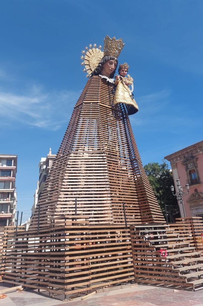 Le Fallas la festa di Valencia 2 Fallas Virgen desamparados senza fiori