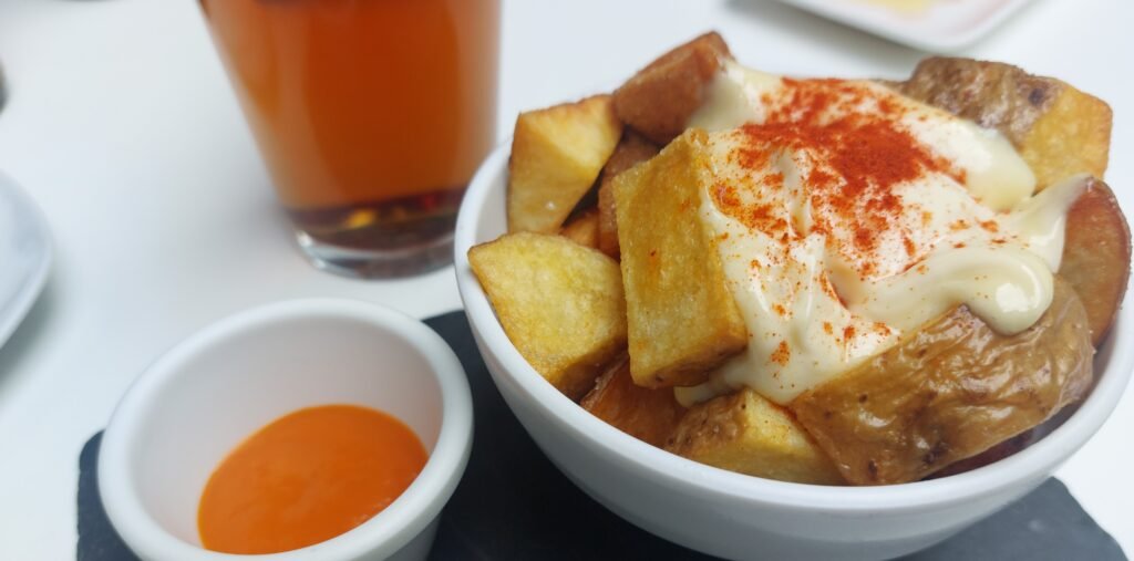 salsa brava e patatas bravas