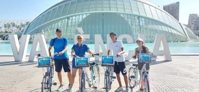 valencia famiglia in bicicletta