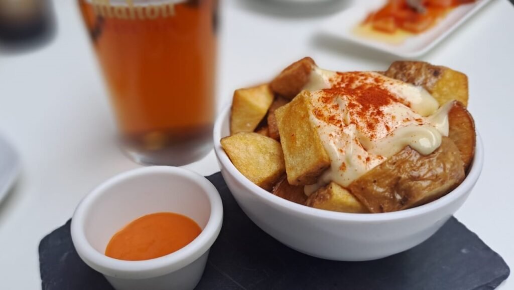 patatas bravas ottima per il tour di tapas a Valencia